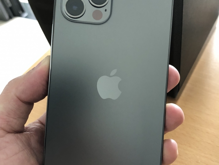 Cần bán iphone 12 PRO 256GB GRAPHITE hàng MỸ full zin 100%.