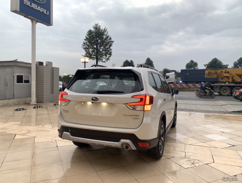 Subaru Forester 2023 giá ưu đãi tới 250 triệu