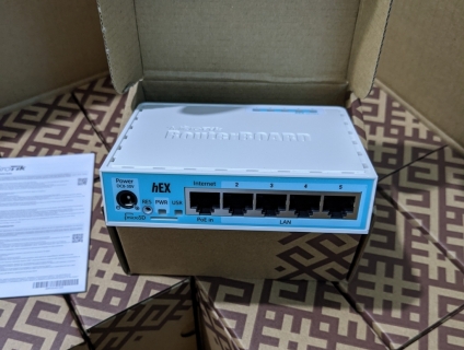 Router Mikrotik RB750Gr3 fullbox mới 100% bảo hành chính hãng 12 tháng