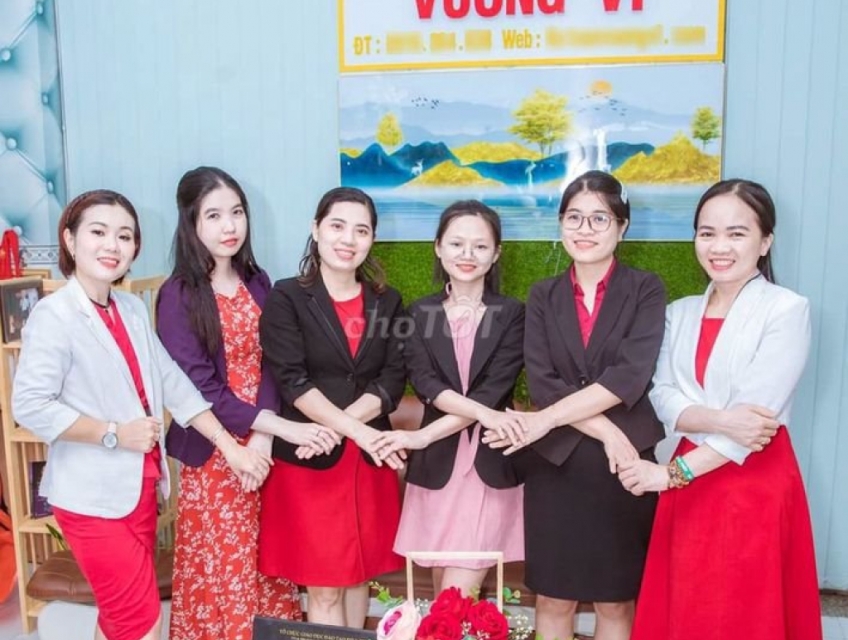 Cty Vương Vi dịch vụ khai thuế và đào tạo kế toán cầm tay chỉ việc