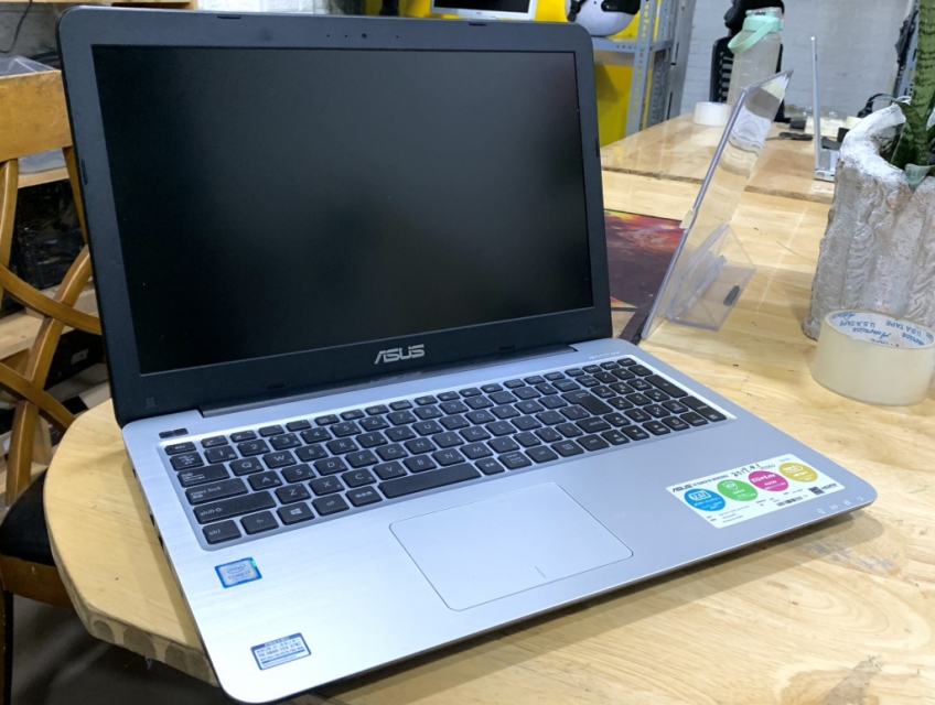 Asus X556UAK Core i7-7500U Ram 8GB SSD 256G VGA ON Màn 15.6 In Full HD