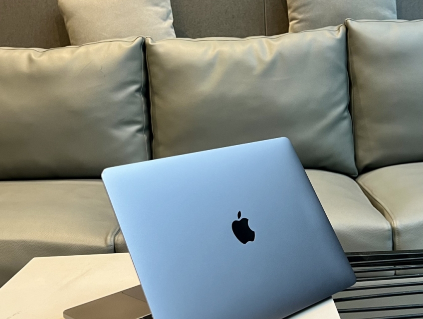 MacBook Pro 2019 13in Touchbar màu gray .