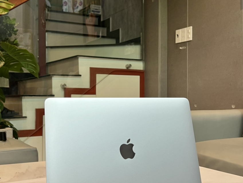 MacBook Pro 13in Touchbar chip M1 màu silver .