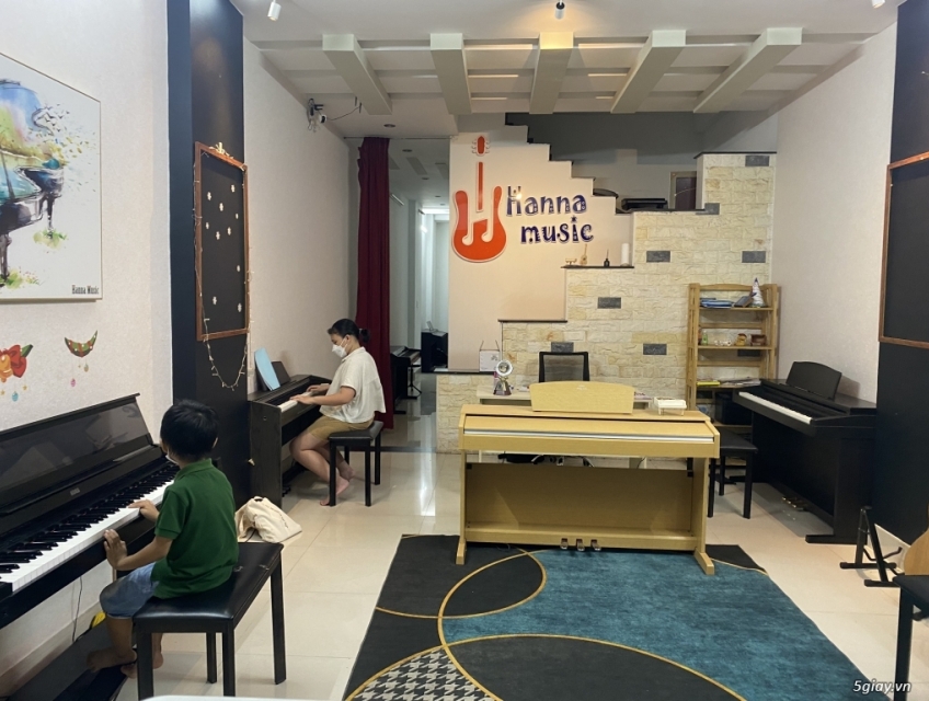 Lớp học đàn piano, guitar