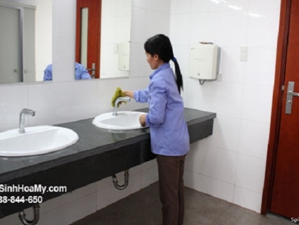 Dịch vụ tổng vệ sinh nhà ở, tẩy rửa cáu cặn Canxi sen vòi