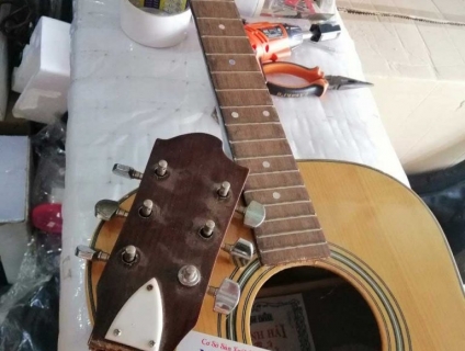 Quận Bình Tân - Nhận sửa đàn guitar ( thay dây, gãy cần, gắn EQ...)