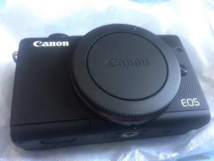 Canon EOS M100 Fullbox likenew đủ đồ + len 15-45 Giá: 9tr5