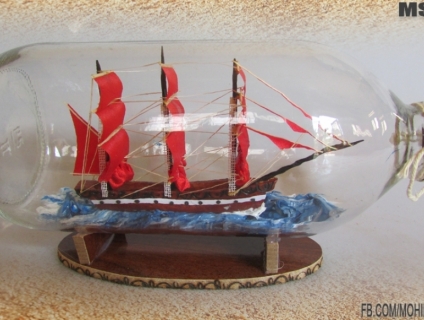Mô hình thuyền lắp ghép trong chai thủy tinh