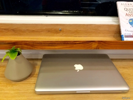 Bán Macbook pro early 2011 core i5 siêu mới, giá siêu rẻ.