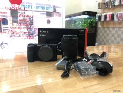 em cần bán bộ sony a6500 kèm lens 18-135 mới.  máy xach tay new 100.