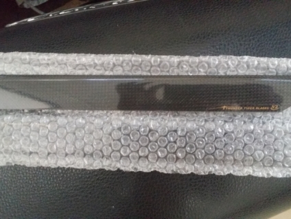 Cần bán cặp cánh Thunder Tiger RC Helicopter, mới 100%.