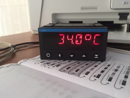 Bộ hiển thị nhiệt độ gắn tủ điện