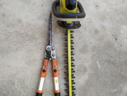 Cần bán một bộ kéo cắt kiểng bằng tay và băng máy