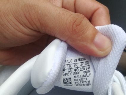 Vài đôi adidas stan smith và untraboost, chính hãng, full hộp ạ