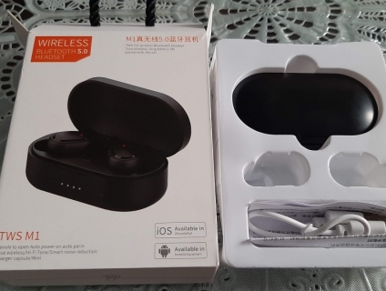 Tai nghe Bluetooth loại 2 tai rời, hộp đựng kiêm dock sạc, âm thanh rất hay. End 23h 11/01/2020