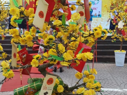 Bán, cho thuê mai trưng tết, cúng tất niên, cúng đầu năm.