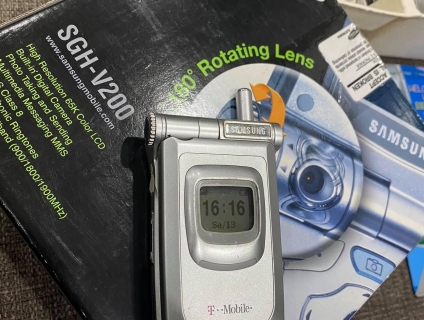 Samsung SGH V200 nguyên box cực đẹp siêu phẩm 1 thời !