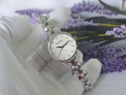 BULOVA DIAMOND LẮC NỮ TUYỆT ĐẸP SALE 70%