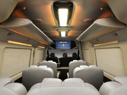 Solati Limousine 10 ghế thương gia