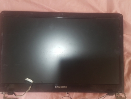 Bán 1 lcd 15.6 laptop tháo từ máy samsung 365E.