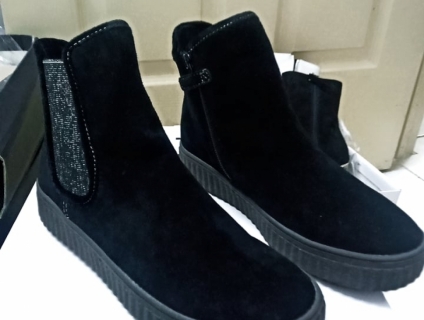 Giày Boot Nữ Clarks Chất Bền Raisie Da Lộn Cổ Ngắn size 37,39