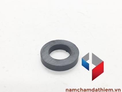 Nam châm đen Y30 32-18x6