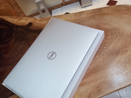 Dell xps 9370 full option . Full box . Like new