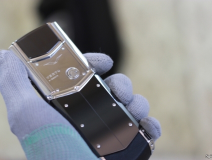 Vertu Signature S. Máy zin thay vỏ