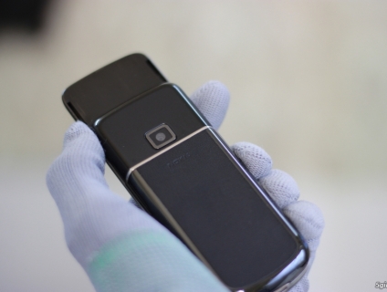 Nokia 8800 sapphire đen zin. Chính hãng.