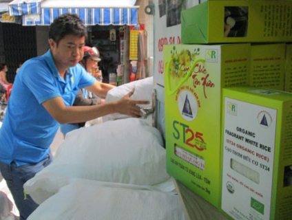 Gạo ST25 cháy hàng trong thị trường QUÀ TẾT