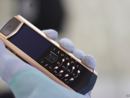 Vertu Signature S Cloud de Paris Gold. Máy zin thay vỏ mới.