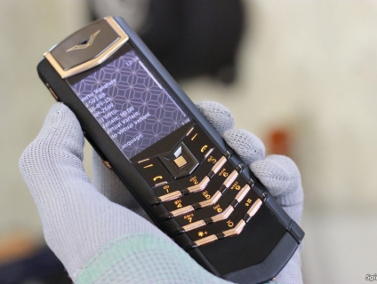 Vertu Signature S. Pure Black Mix Gold. Máy zin thay vỏ.