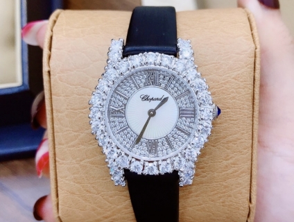 Khách oder boom hàng bán rẻ