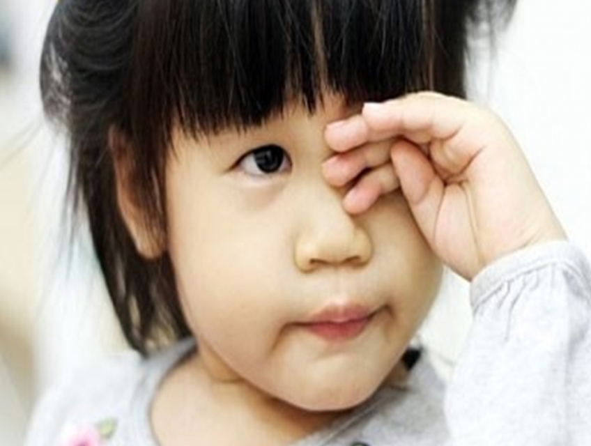 Tại sao trẻ em lại bị cận thị?