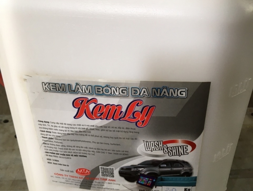 Kem Làm Bóng vỏ xe Kemly