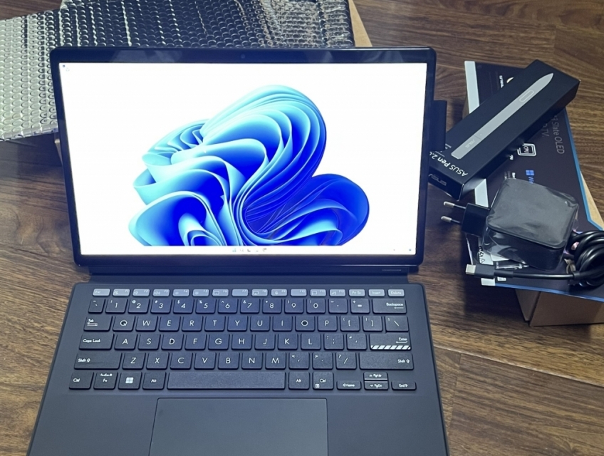 ASUS T3300KA-LQ038 N6000 8GB SSD256GB 13.3FHD OLED