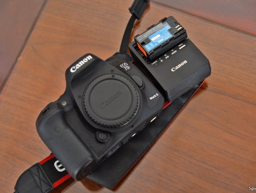 Cần bán máy ảnh CANON 7D mark II mới 98%