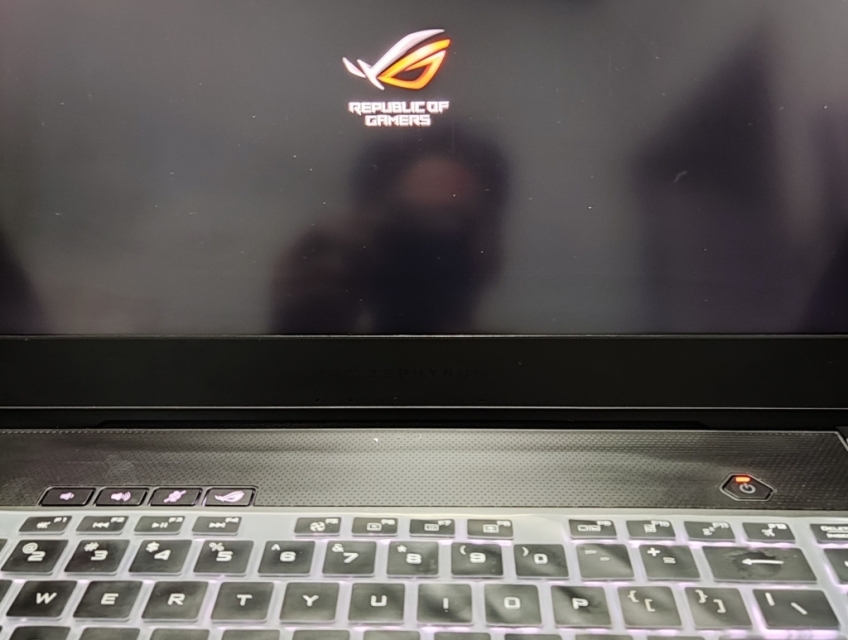 Mình cần bán ASUS ROG Zephyrus M15 GU502L cho ace chơi tết