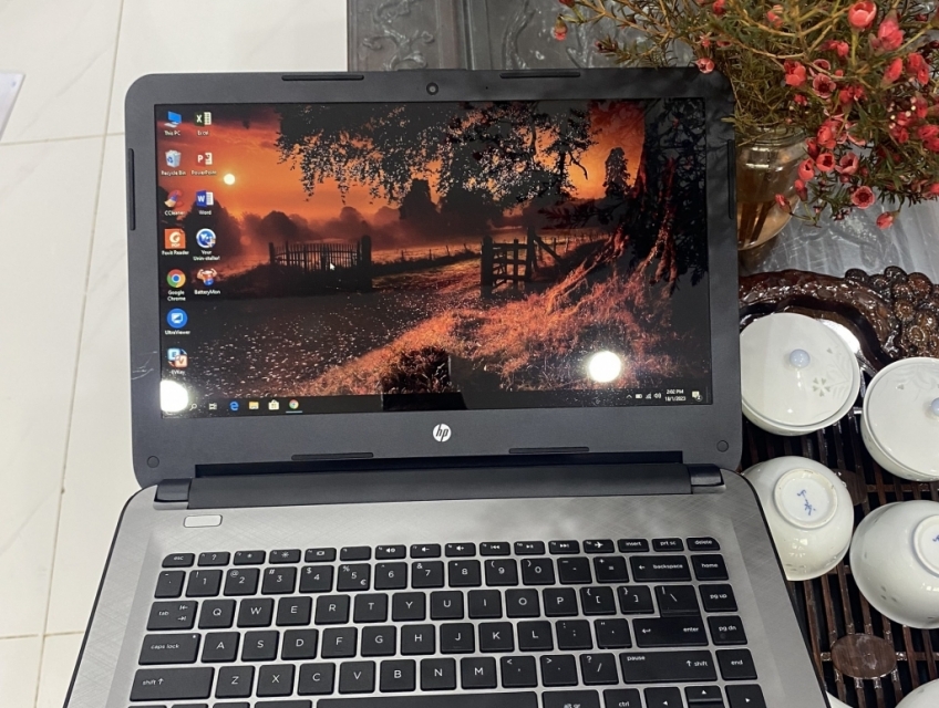 Laptop HP Notebook N3050 RAM 2GB MH 14" pin 4h-5h vân chống trầy