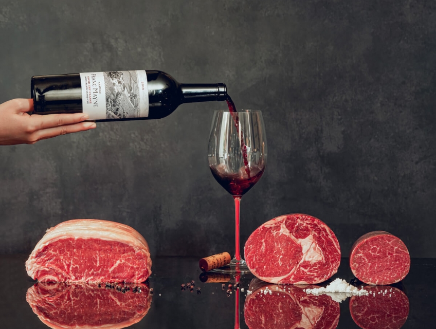 Chọn vang kết hợp với độ chín của thịt bò steak