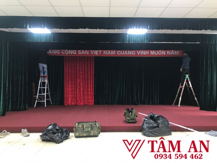 Chuyên tư vấn và lắp đặt rèm sân khấu , hội trường tại Hà Nội