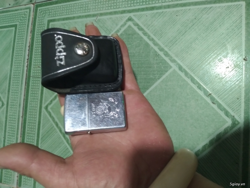 Cần bán zipo 1999 chủ đề quân đội tặng bao da đựng zipo