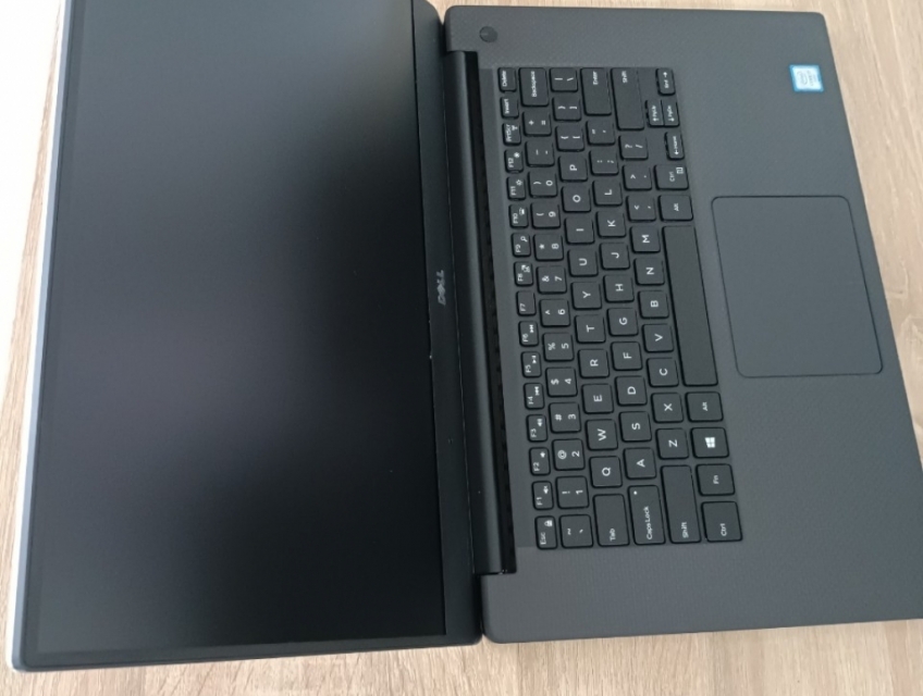 Dell Precision 5520  và 5510 Core i7 giá siêu rẻ