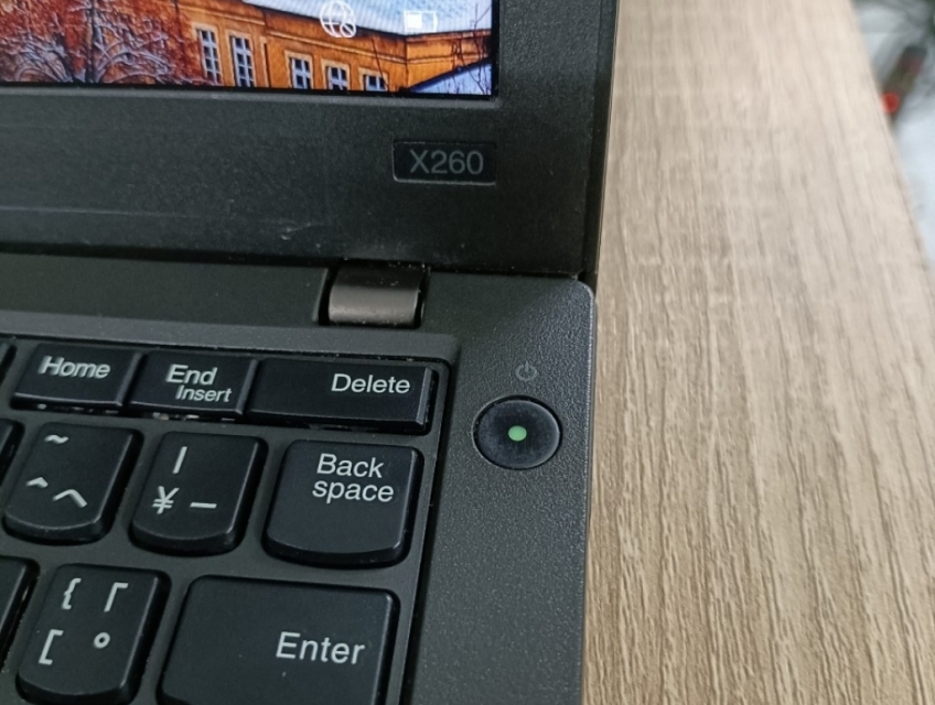 Thinkpad Core i5 -6200 /8Gb ...màn hình Full HD giá siêu rẻ