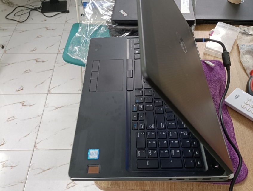 Dell Precision 7510 Xeon 1535M v5, ram 16Gb, ssd 1tb, VGA M2000M,