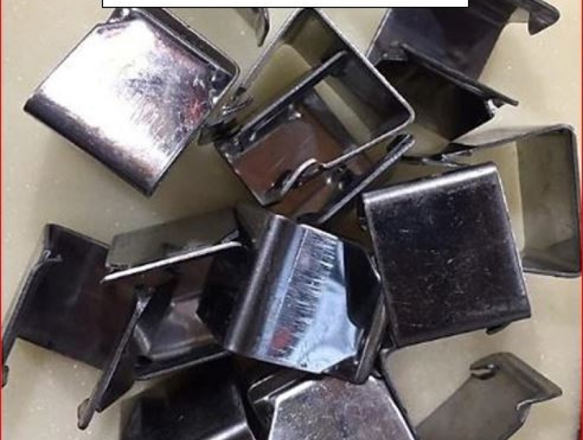 Kẹp ngói inox 304 và kẹp ngói inox 201 giá rẻ nhất,vận chuyển toàn quốc.