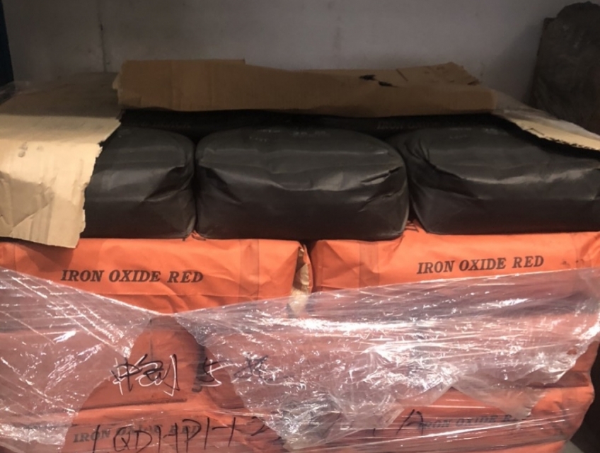 Bột màu oxít sắt trong ghế đá, gạch vỉa hè.