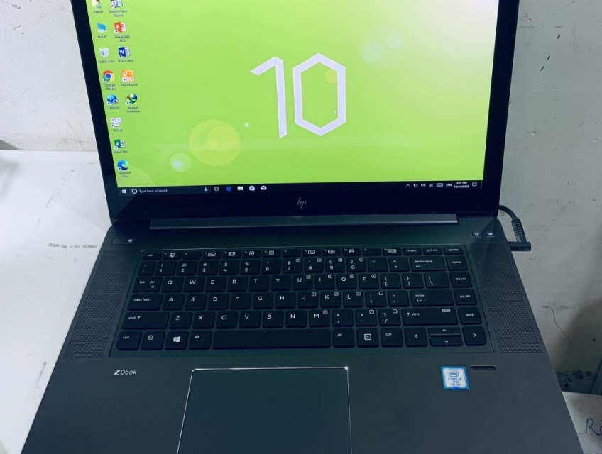 HP ZBooK Studio 15-G4 /i7-7820HQ/8Gb/256/HD 630 FHD