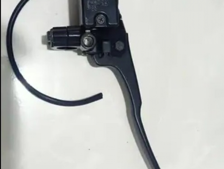 Cụm tay thắng + bình dầu & cụm tay côn R15v3