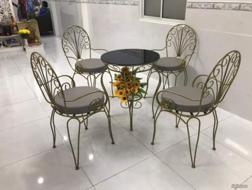 Bàn ghế cafe ngoài trời